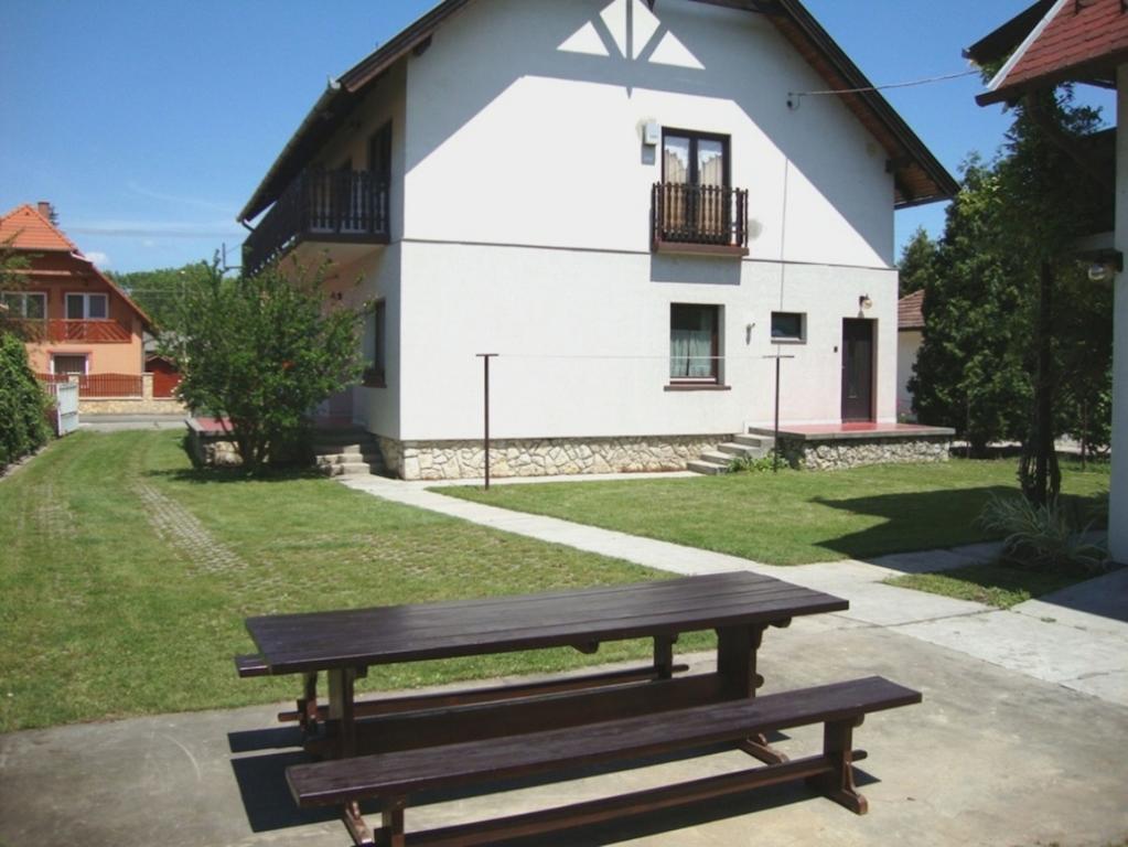 Gyongyvirag Vendeghaz Daire Balatonboglár Oda fotoğraf